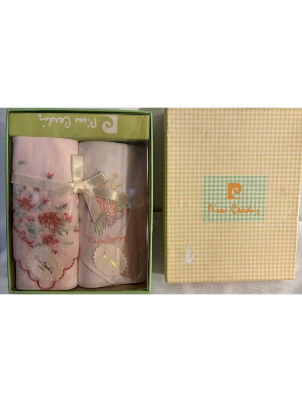 VTG Pierre Cardin Ladies Box Set Of (2) Handkerchiefs Embroidered Florals NOS
